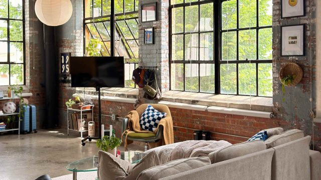 Transforming a Loft: How Nostalgia and Style Create Cozy Living Spaces