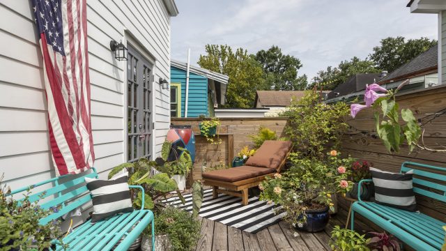 Transform Your Outdoor Space with Stylish Pillows for Poolside Relaxation