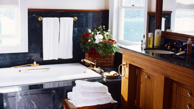 Reviving the Glamorous '80s: Bold Bathroom Trends Making a Comeback