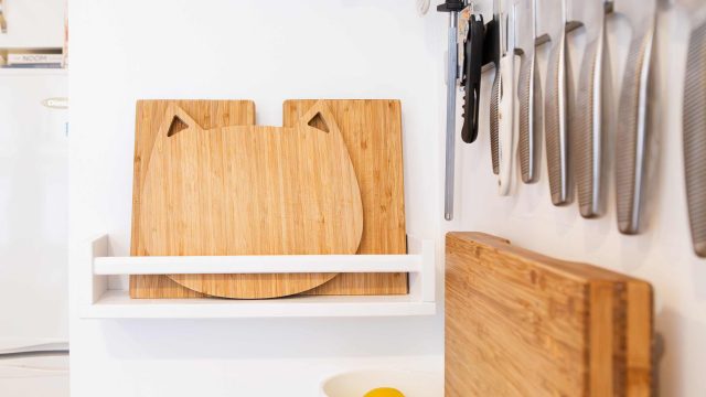 Transform Your Kitchen: Magnetic Shelves for Optimizing Space