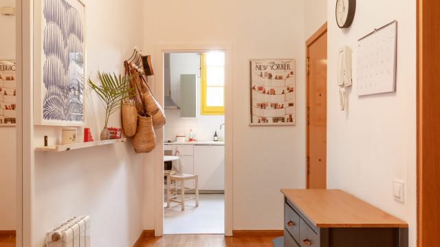 Maximize Entryway Space with Innovative Mug Hangers