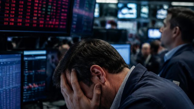 Tech Stocks Plunge as AI Enthusiasm Wanes: Market Insights