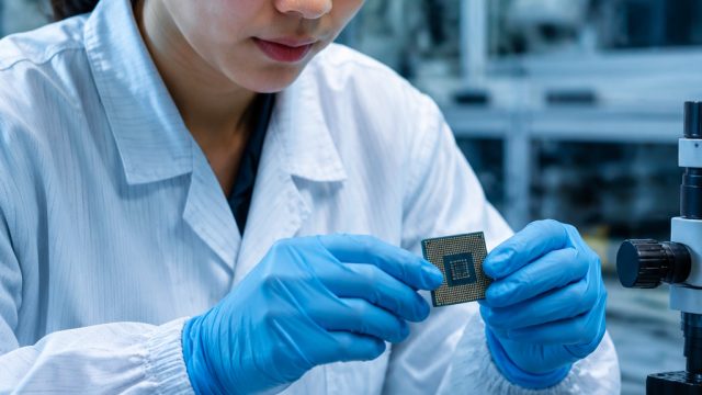 Market Shifts: Micron Faces Challenges as Memory Chip Rivals Struggle