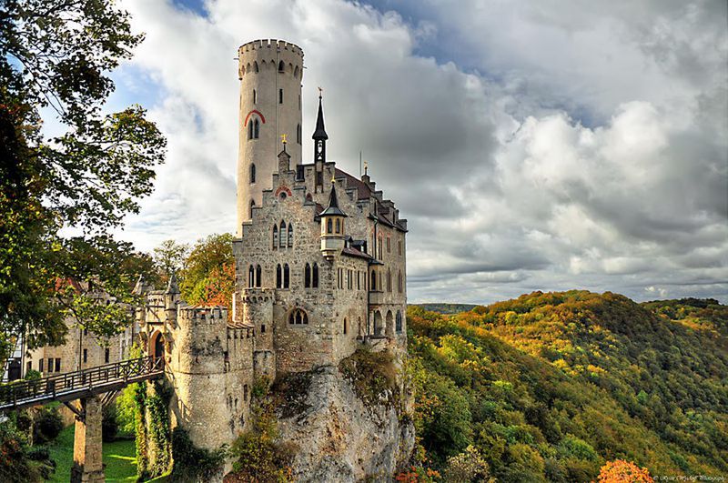 25 Most Charming Castles in the World - Pinned Emoticons