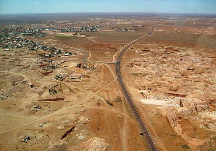 The only real underground city in the world, a small town living underground in Australia--top emoticon
