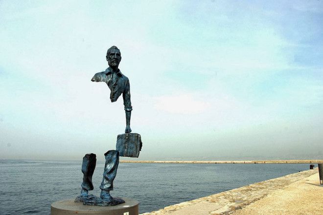 17 weird sculptures--top emoticons